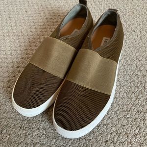 Steve Madden slip on sneaker